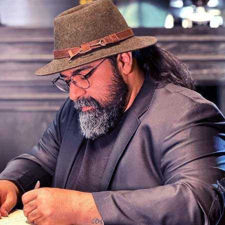 دانلود آهنگ رضا صادقی دنیام شلوغه خب ولی دنیارو من میخوام چیکار